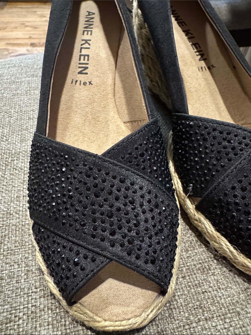 ⭐️ Anne Klein Flex AKEZZIE Black Sparkle Espadrille Wedge ⭐️ NWOT - Picture 2 of 4